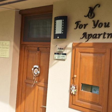 For You Apartman Gyula Bagian luar foto