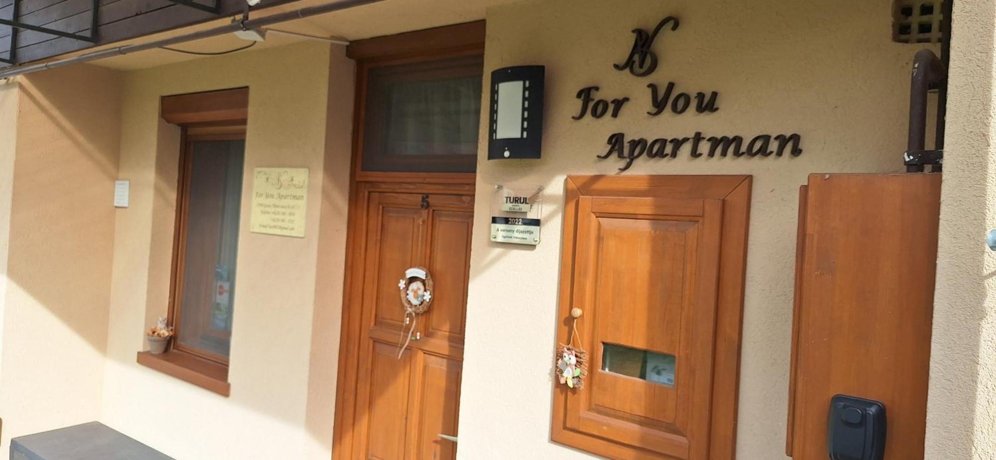 For You Apartman Gyula Bagian luar foto