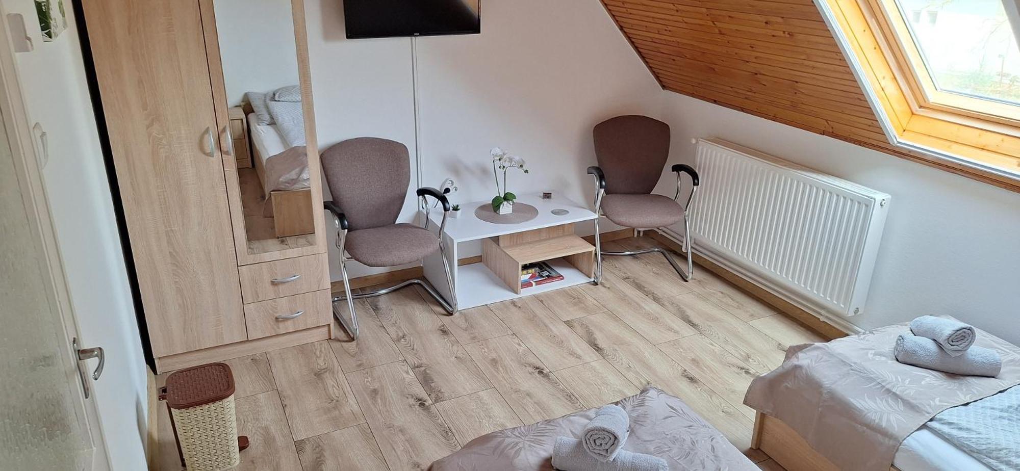 For You Apartman Gyula Bagian luar foto