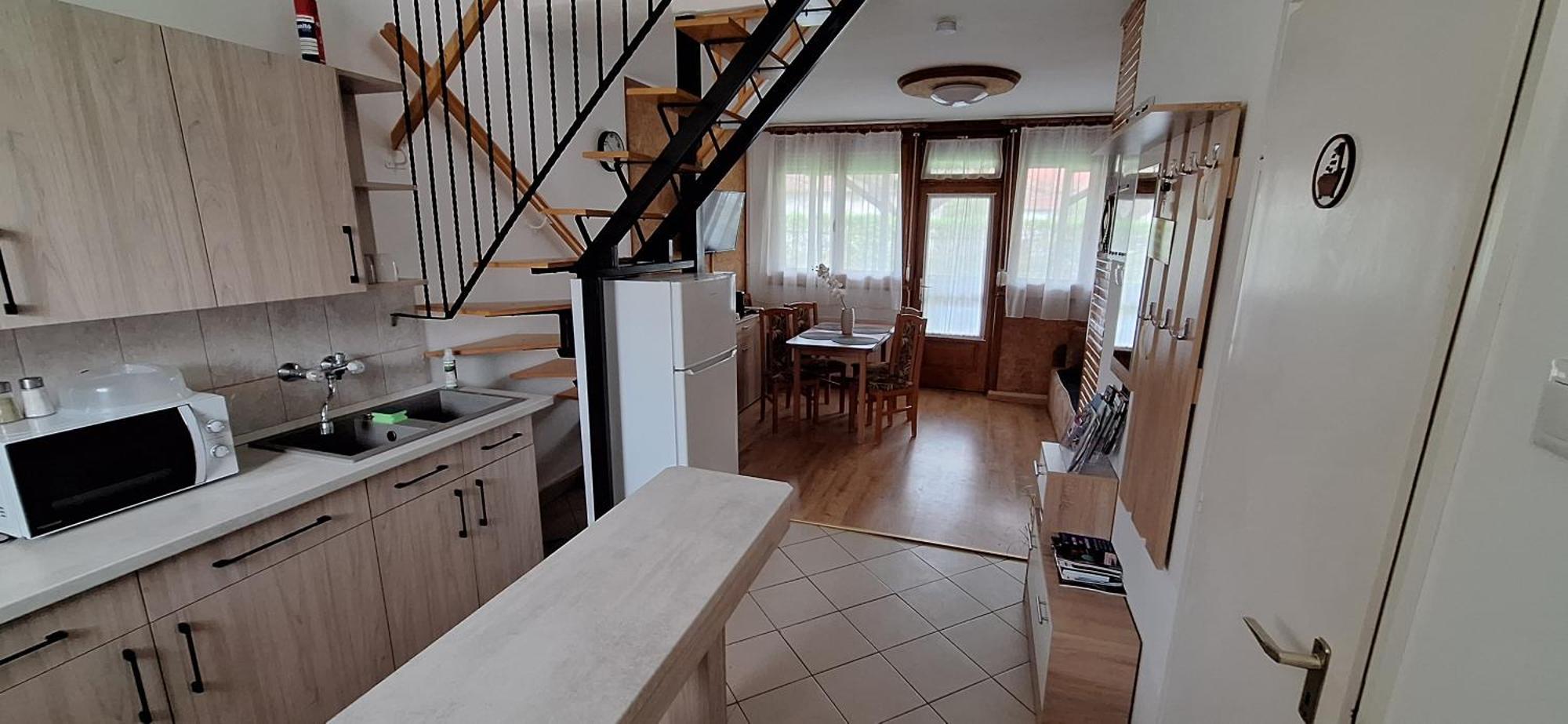 For You Apartman Gyula Bagian luar foto